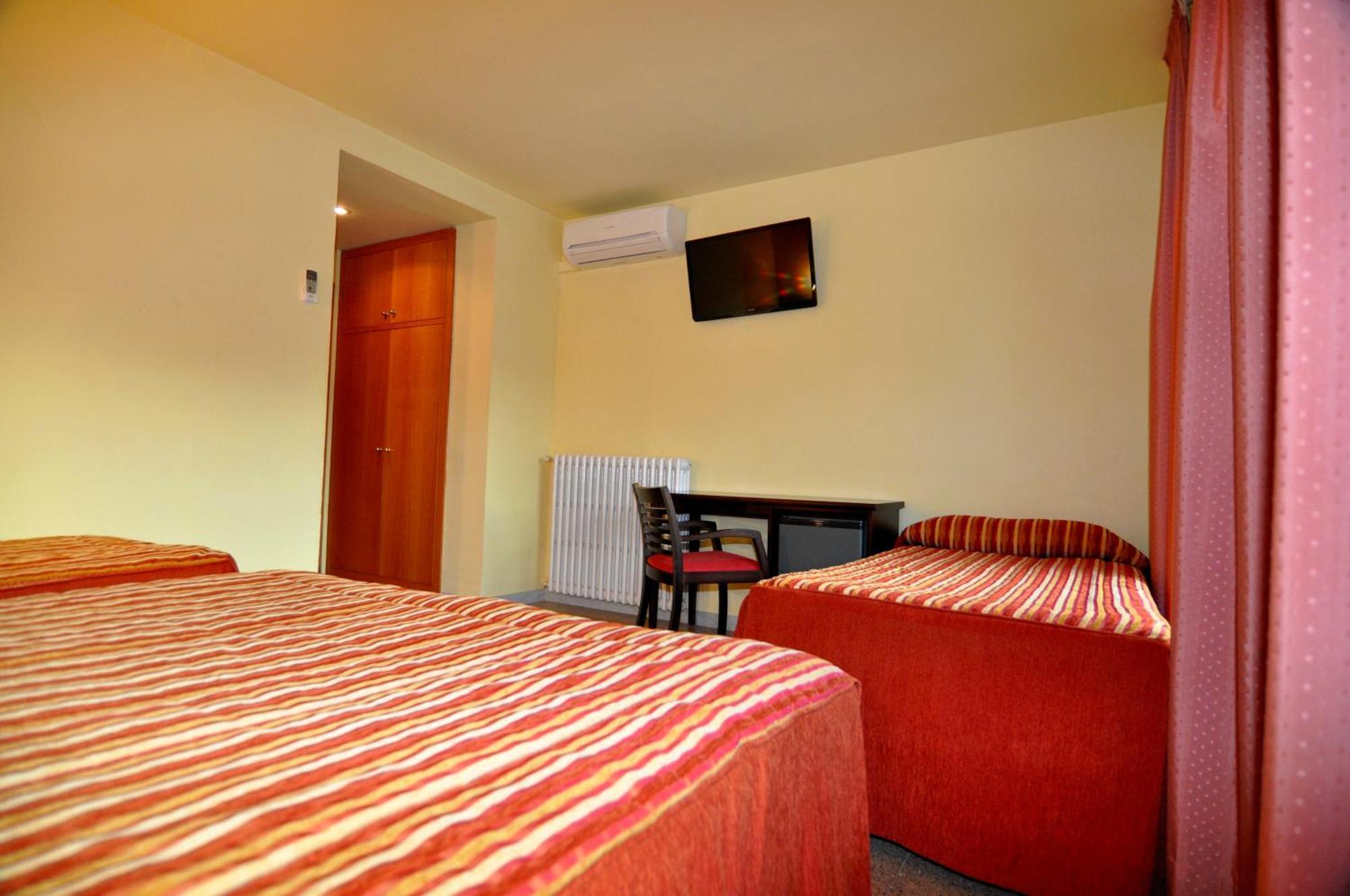 Hotel Sole Pobla de Segur Exterior photo